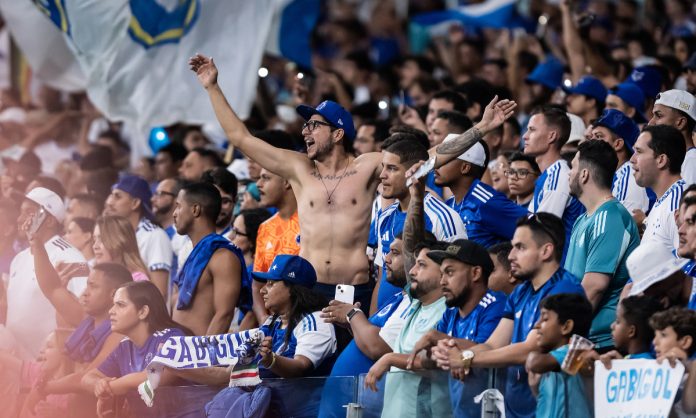 Torcida do Cruzeiro contra o Palmeiras, no Mineirão