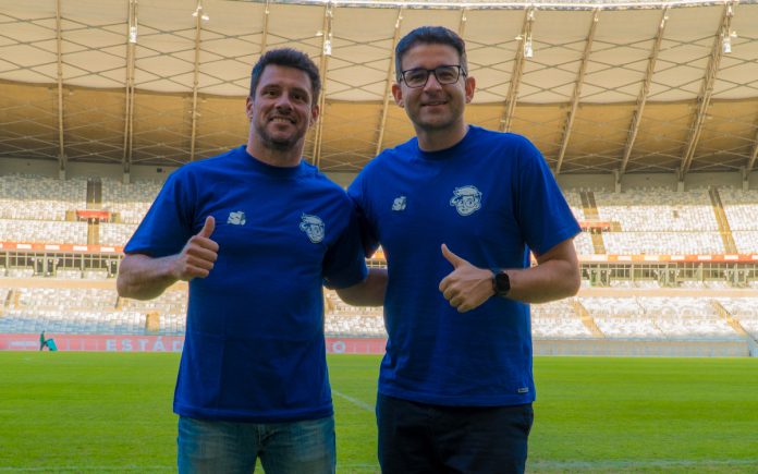 Fabrício recebeu as boas-vindas de Samuel Venâncio no Mineirão