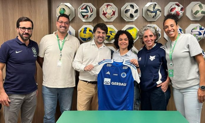 Bárbara Fonseca em visita à CBF