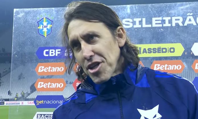 Cássio fez ótima defesa contra o Corinthians