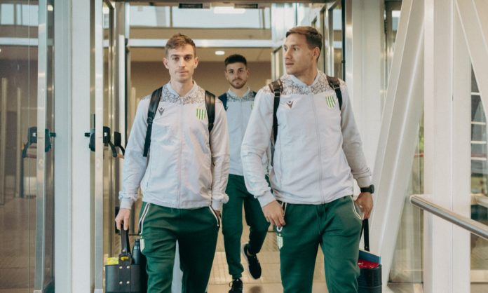Elenco do Banfield viaja para o Brasil de olho na Vitória CUP