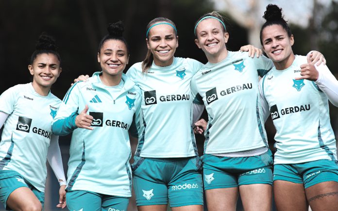 Jogadoras do Cruzeiro em treino na Toca l (Foto: Gustavo Martins/Cruzeiro)