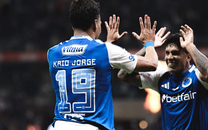 Kaio Jorge e Lucas Romero comemoram gol pelo Cruzeiro (Foto: Gustavo Martins/Cruzeiro)