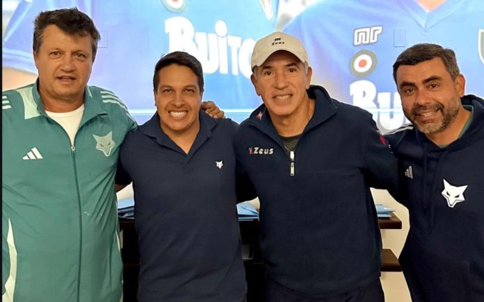 Careca visitou a Toca l nesta terça-feira (Foto: Divulgação/Cruzeiro)