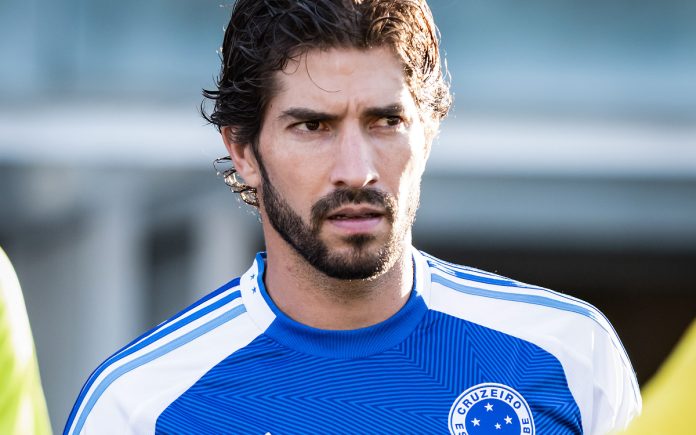 Lucas Silva, volante do Cruzeiro (Foto: Gustavo Aleixo/Cruzeiro) Lucas Silva, volante do Cruzeiro (Foto: Gustavo Aleixo/Cruzeiro)