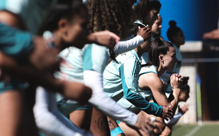 Equipe feminina está em preparação para o retorno dos jogos oficiais (Foto: Gustavo Martins/Cruzeiro)