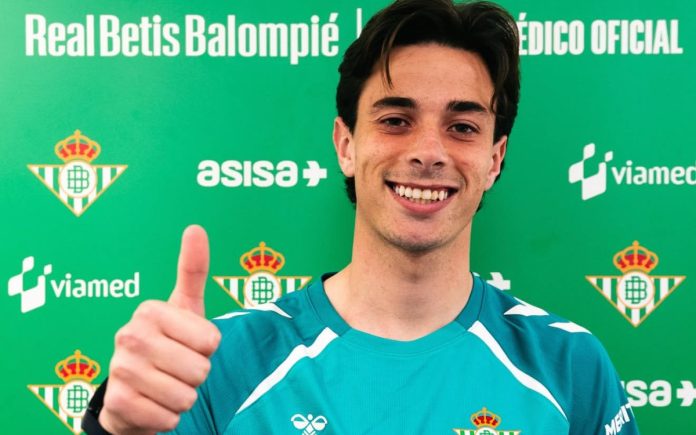Valentin Gomez foi oficializado pelo Betis (Foto: Divulgação/Bestis)
