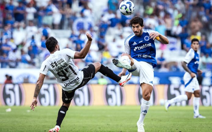 Cruzeiro em jogo contra o Ceará, no Mineirão (Foto: Gustavo Aleixo/Cruzeiro)