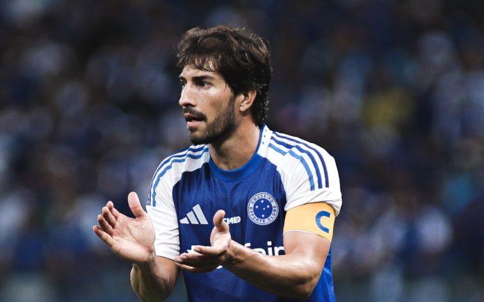 Lucas Silva contra o Ceará (Foto: Gustavo Martins/Cruzeiro)