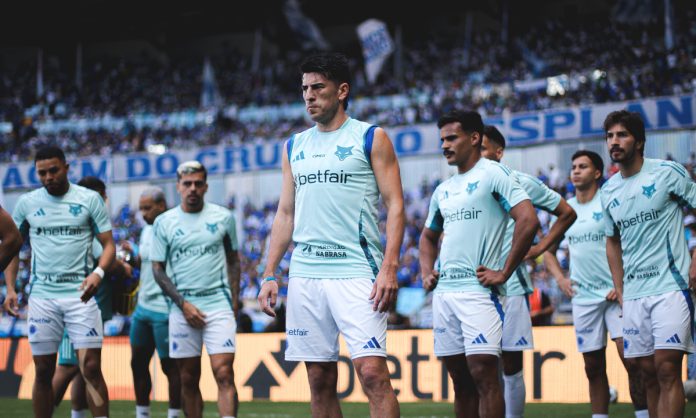 Jogadores do Cruzeiro em aquecimento no Mineirão