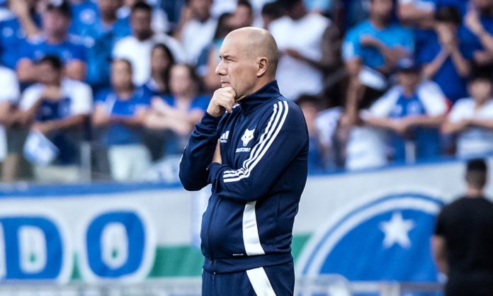 Leonardo Jardim durante jogo contra o Ceará