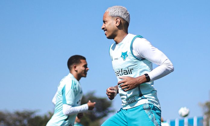 Matheus Pereira em treino do Cruzeiro