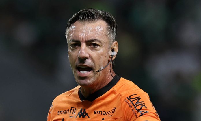 Raphael Claus apitará Cruzeiro x Ceará Raphael Claus apitará Cruzeiro x Grêmio