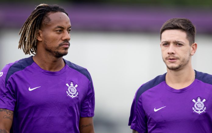 Carrillo e Garro em treino do Corinthians