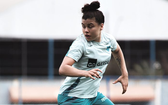 Clara, lateral-esquerda do Cruzeiro