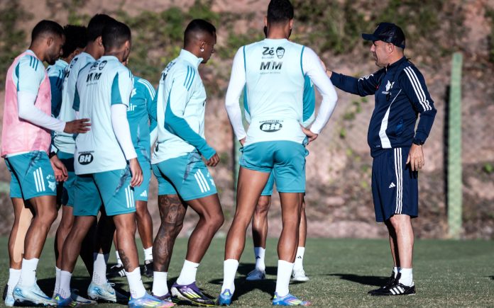 Treino do Cruzeiro realizado clube AEST, na região metropolitana de Vitória (Foto: Gustavo Aleixo/Cruzeiro)
