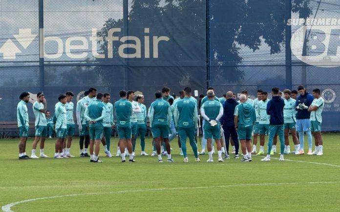 Cruzeiro realizou treino aberto na Toca da Raposa II