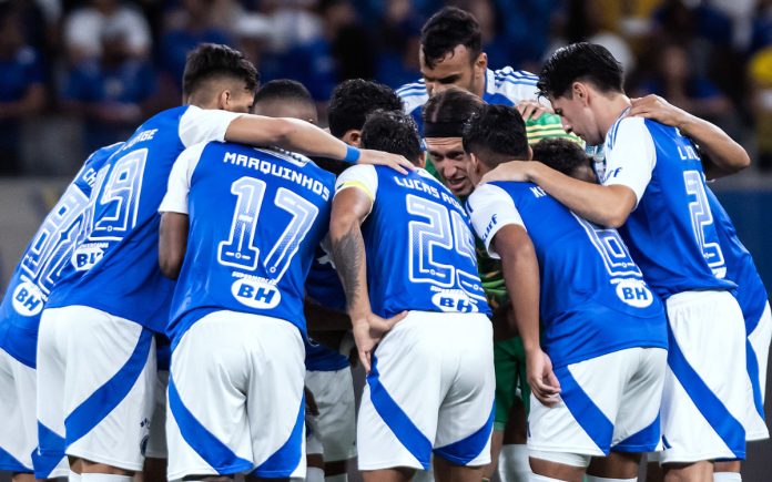 Time do Cruzeiro em jogo da Copa do Brasil, no Mineirão