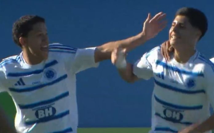 cruzeirosub20 Baptistella comemora gol contra o Flamengo