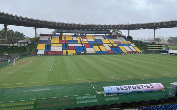 Veja como está o gramado do Kléber Andrade, em Cariacica