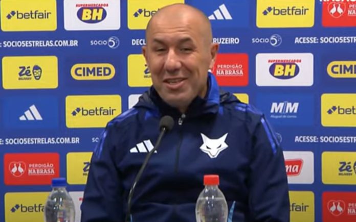 jardimcoletivacorinthians Leonardo Jardim explicou confusão com gritos da torcida