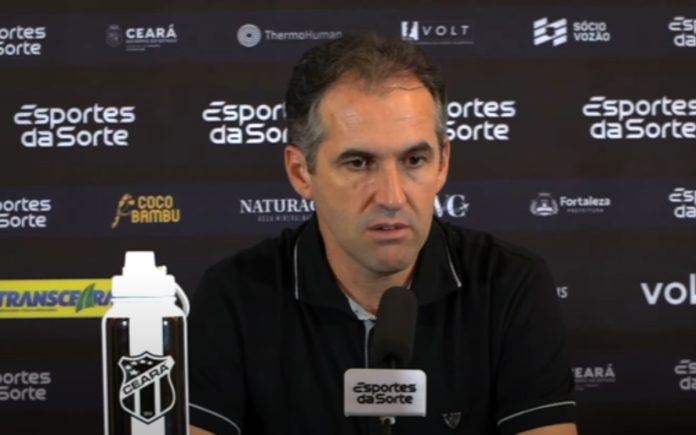 léocondéceará Léo Condé, técnico do Ceará