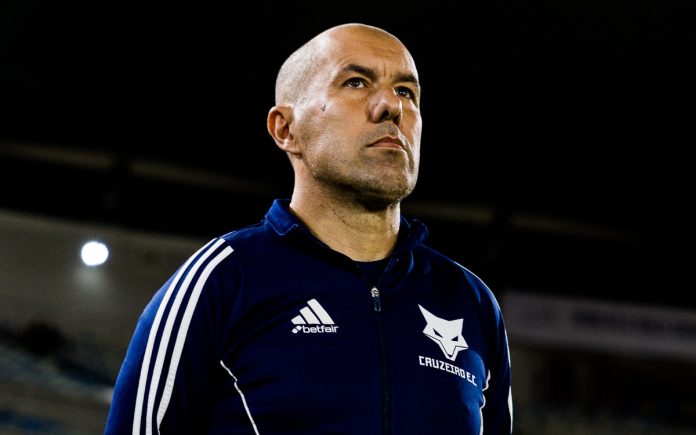 leonardojardimaracanã Leonardo Jardim contra o Fluminense, no Maracanã