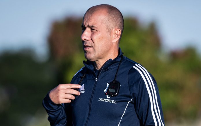 Leonardo Jardim em treino do Cruzeiro