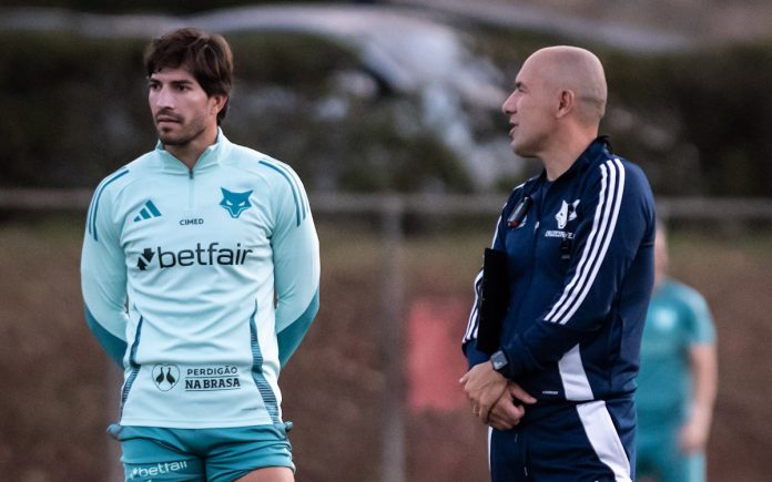 Lucas Silva e Leonardo Jardim em treino do Cruzeiro na Toca II