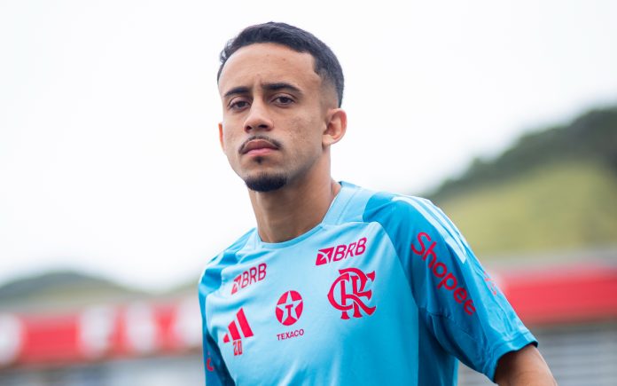 Matheus Gonçalves em treino do Flamengo, no Rio