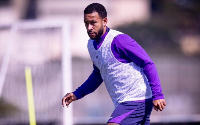 memphisdepaycorinthians Memphis Depay em treino do Corinthians