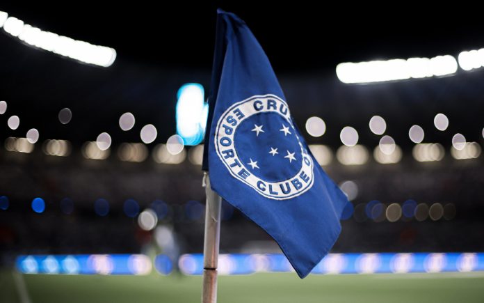 Bandeirinha do Cruzeiro no Mineirão, em BH