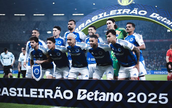 timecruzeiroxgrêmio Time do Cruzeiro em jogo pelo Brasileiro, no Mineirão
