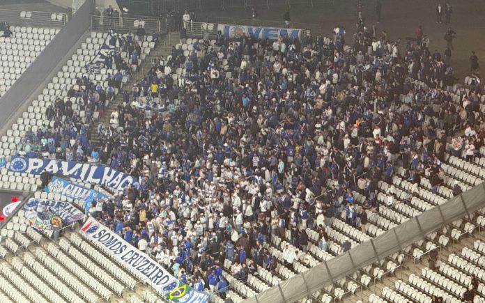 Torcida do Cruzeiro na Neo Química Arena