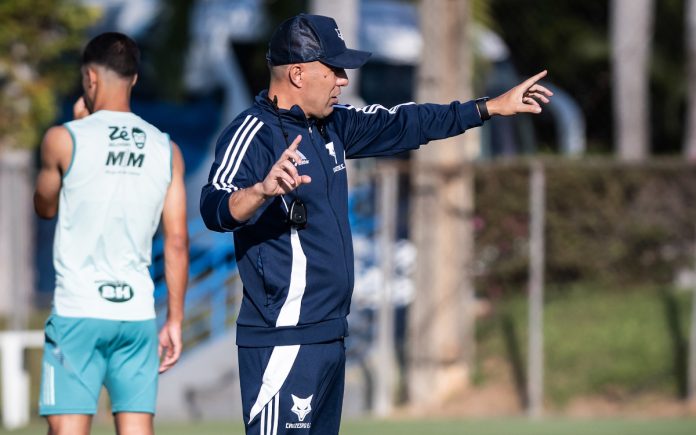 treinocruzeiroleonardojardim Leonardo Jardim durante treino do Cruzeiro na Toca II