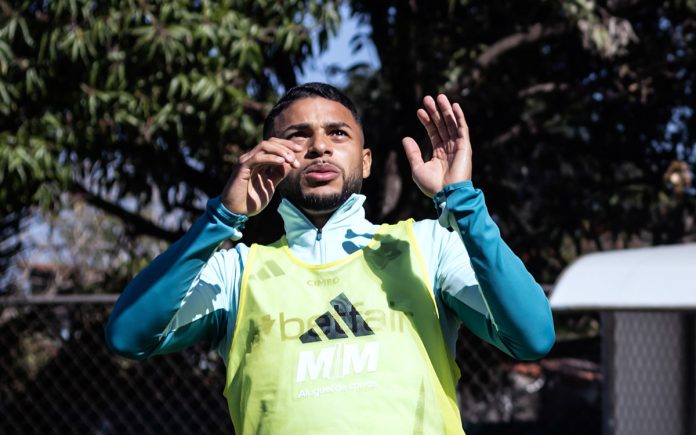 Wanderson no treino do Cruzeiro nesta terça (8)