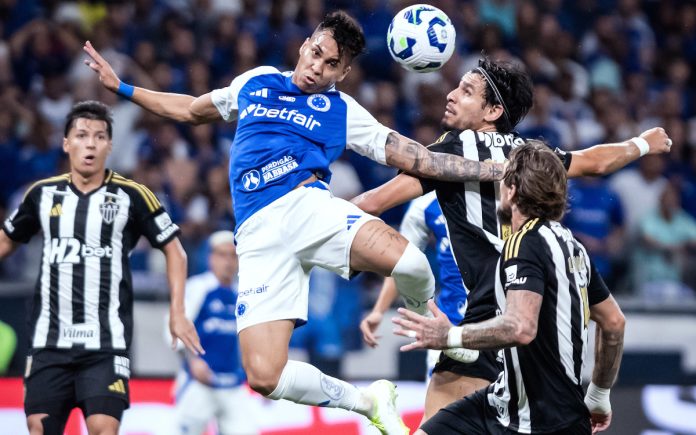 CRUZEIROXATLÉTICO-MGSÉRIEA Kaio Jorge foi empurrado em clássico contra o Atlético-MG, pela Série A