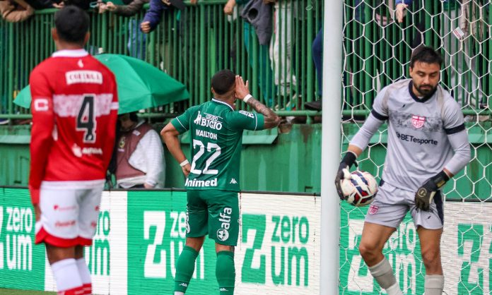 Chape venceu o CRB Chapecoense venceu o CRB por 3 a 2