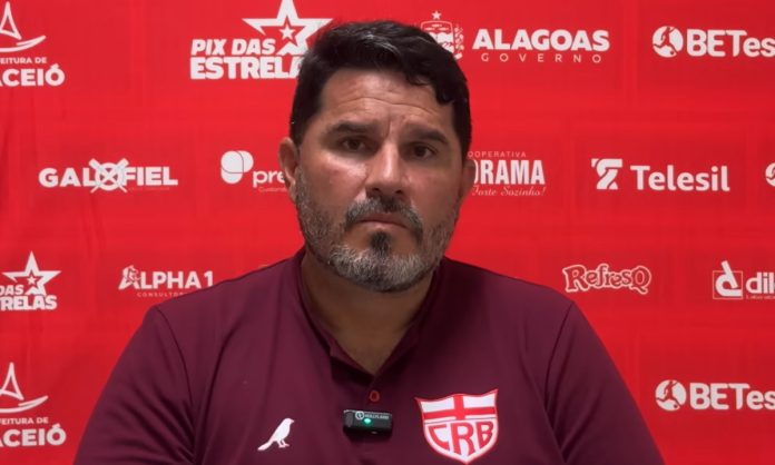 Eduardo Barroca, técnico do CRB
