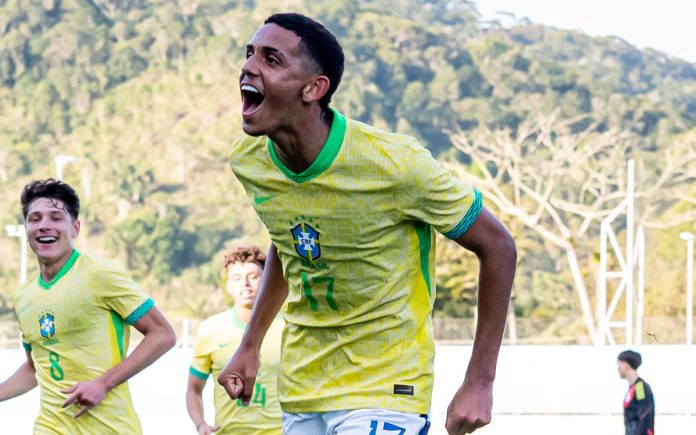 Pietro Tavares, jogador do Cruzeiro, comemora gol pela seleção (Foto: Leo Piva/Staff Images/CBF)