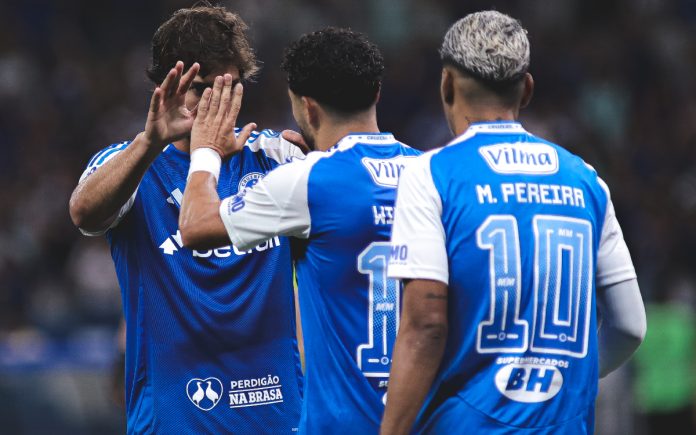 Lucas Silva, William e Matheus Pereira, jogadores do Cruzeiro (Foto: Gustavo Martins/Cruzeiro)