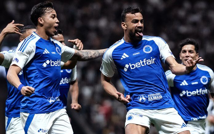 Fabrício Bruno comemora gol ao lado de Kaio Jorge na Arena (Foto: Gustavo Aleixo/Cruzeiro)