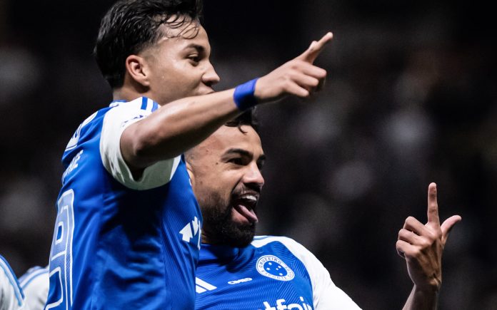 Kaio Jorge e Fabrício Bruno em comemoração de gol na Arena (Foto: Gustavo Aleixo/Cruzeiro) Kaio Jorge e Fabrício Bruno em comemoração de gol na Arena (Foto: Gustavo Aleixo/Cruzeiro)