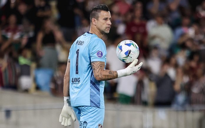 Fábio em campo no jogo entre Fluminense x América de Cali (Foto: Lucas Merçon/Fluminense)