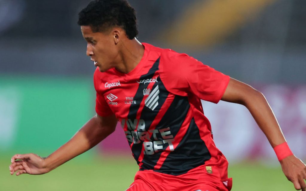 Tevis em ação pelo Athletico-PR (Foto: José Tramontin/Athletico)