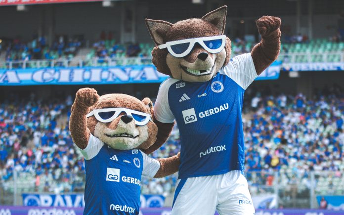 Raposão em Raposinho em jogo no Independência (Foto: Gustavo Martins/Cruzeiro)