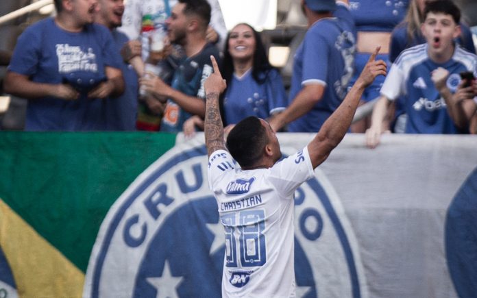 Christian comemora gol pelo Cruzeiro (Foto: Rodrigo Ferreira/Cruzeiro)