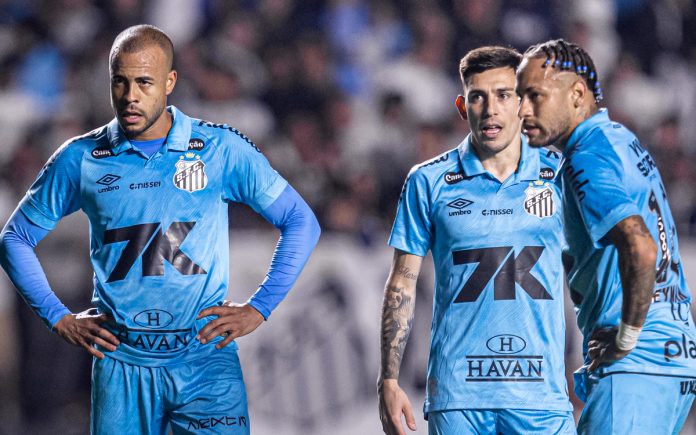 Mayke e jogadores do Santos em jogo no Morumbis (Foto: Raul Baretta/ Santos)
