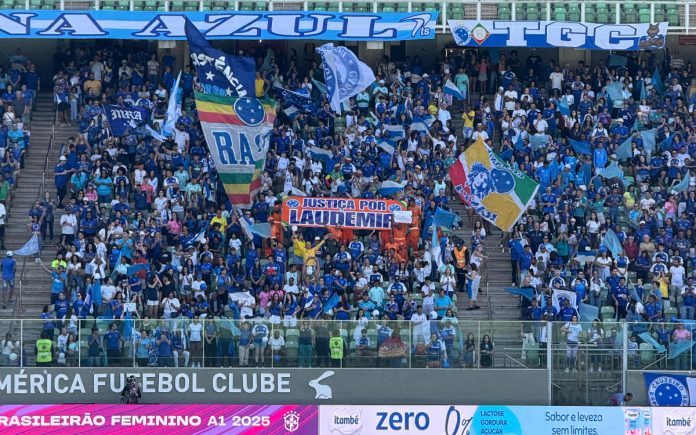 Torcida do Cruzeiro pede justiça por Laudemir (Foto: Thaynara Amaral/Central da Toca)