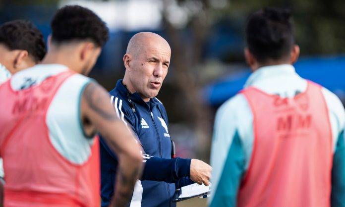 Jardim em conversa com jogadores do Cruzeiro